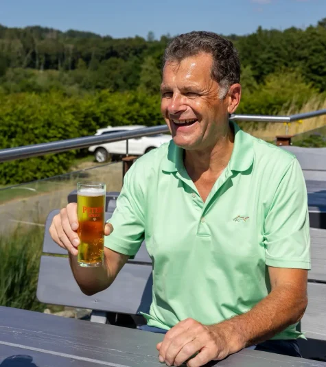 Ein kaltes Getränk, bevor es auf die hinteren Neun geht